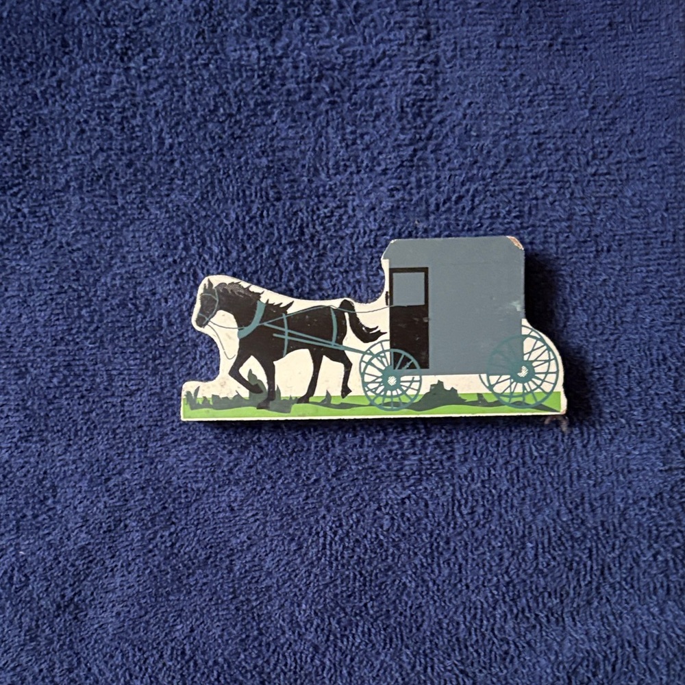 VTG Horse and Carriage decor. 2026 the year of the HORSE! 5.5 by 3 inchesx 3/4”.